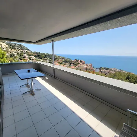 Cap Monaco *